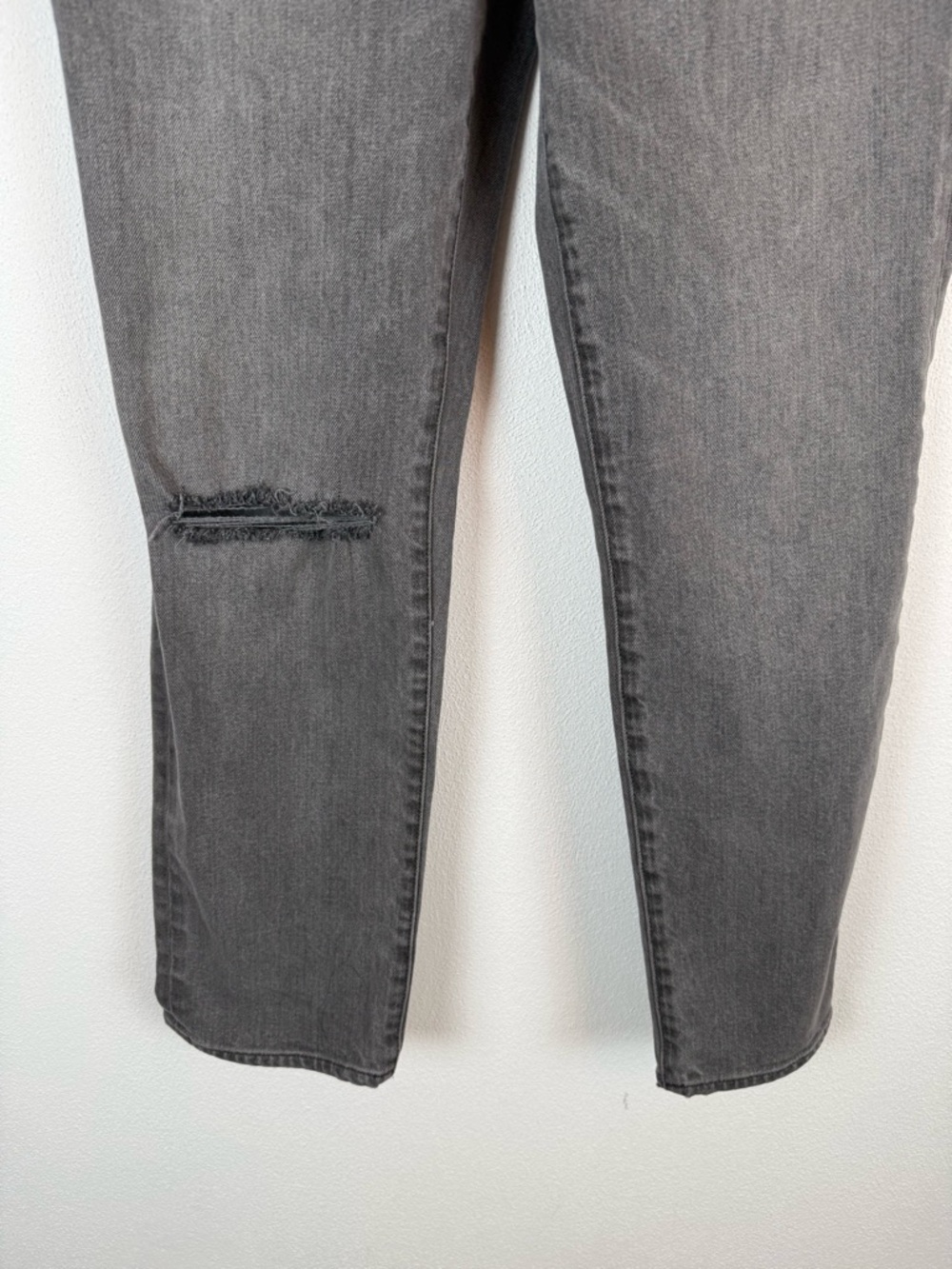 Madewell The Perfect Vintage Jean in Connell Wash: Ripped Edition 27 High-Rise - Picture 6 of 13
